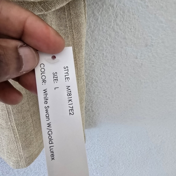 Zac & Rachel Metallic Blouse Women Sz L Beige Flutter 3/4 Sleeve Front Cut  Out - Picture 7 of 13